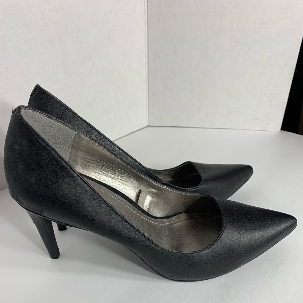 Bcbgeneration black heeled pump size 9